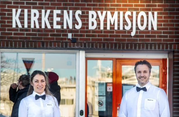 LOKAL B&AElig;REKRAFT: &ndash; De verdiene som skapes lokalt skal ogs&aring; brukes lokalt. Vi f&oslash;ler oss forpliktet til &aring; gi tilbake til lokalsamfunnet. Og Kirkens Bymisjon gj&oslash;r en fantastisk innsats sier salgs- og markedsleder Svetlana Hansen og direkt&oslash;r Ole Angellsen i Bod&oslash; Energi Kraftsalg.