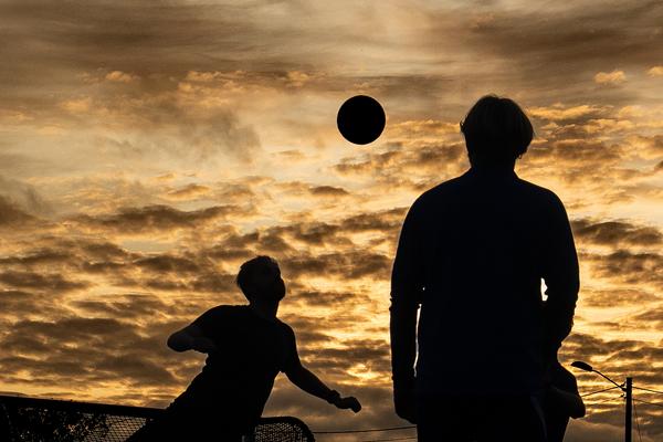 Ungdommer spiller fotball